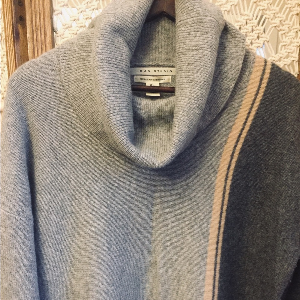 Max Studio 100% 2 ply cashmere sweater Lg